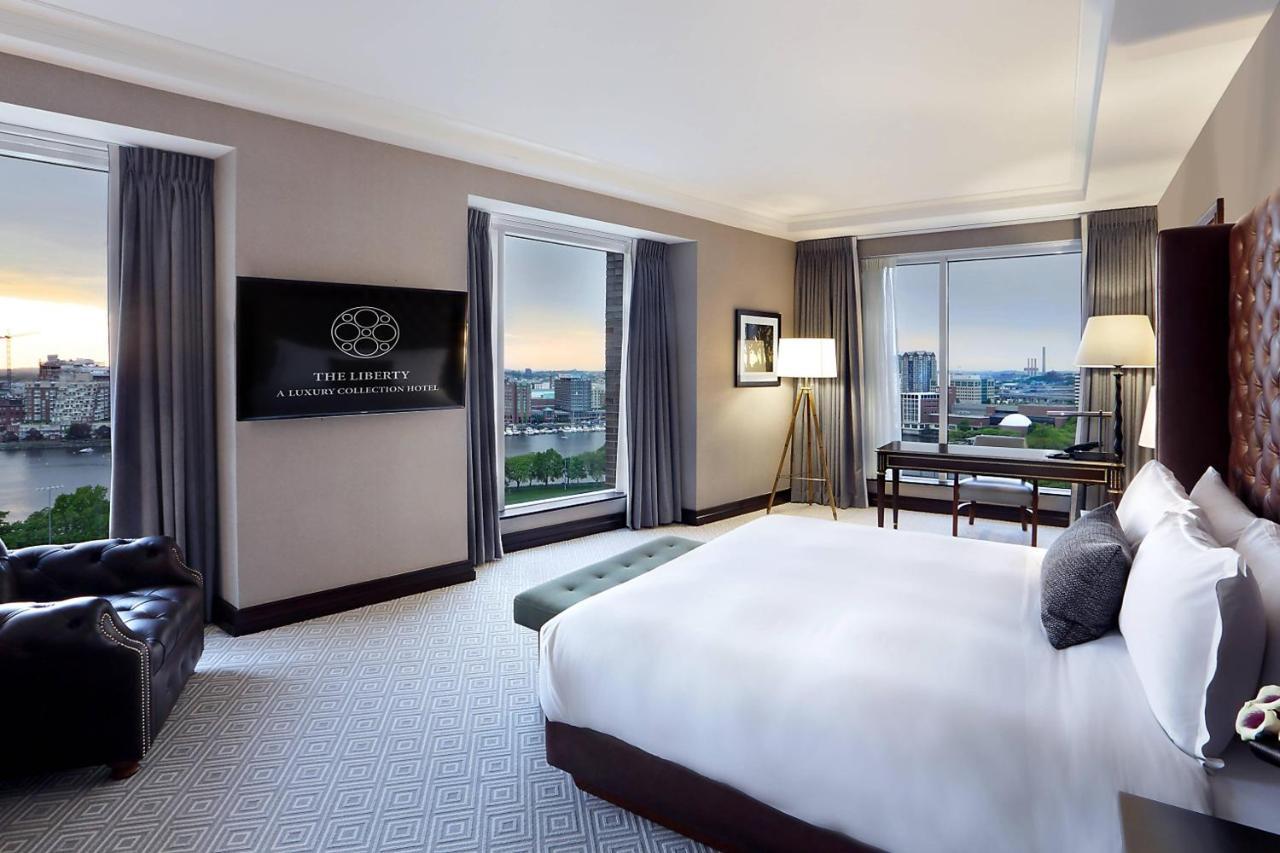 Ebersol 1 Bedroom Presidential Suite 1 King City view,1632988496:JPEG
